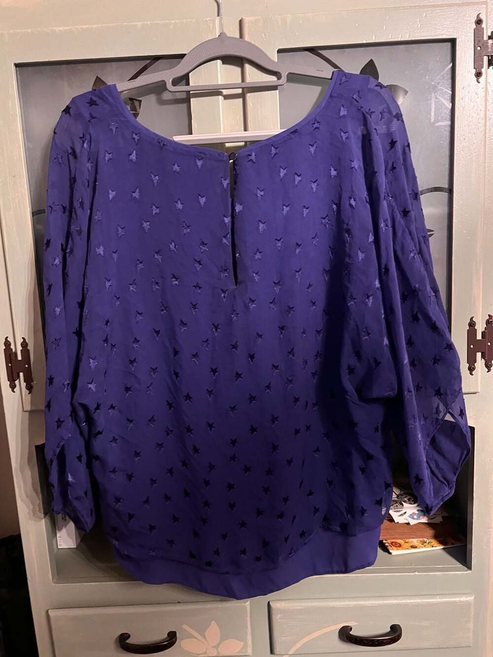 White House Black Market Blue Star Print V-Neck Blouse Size L - Picture 5 of 7